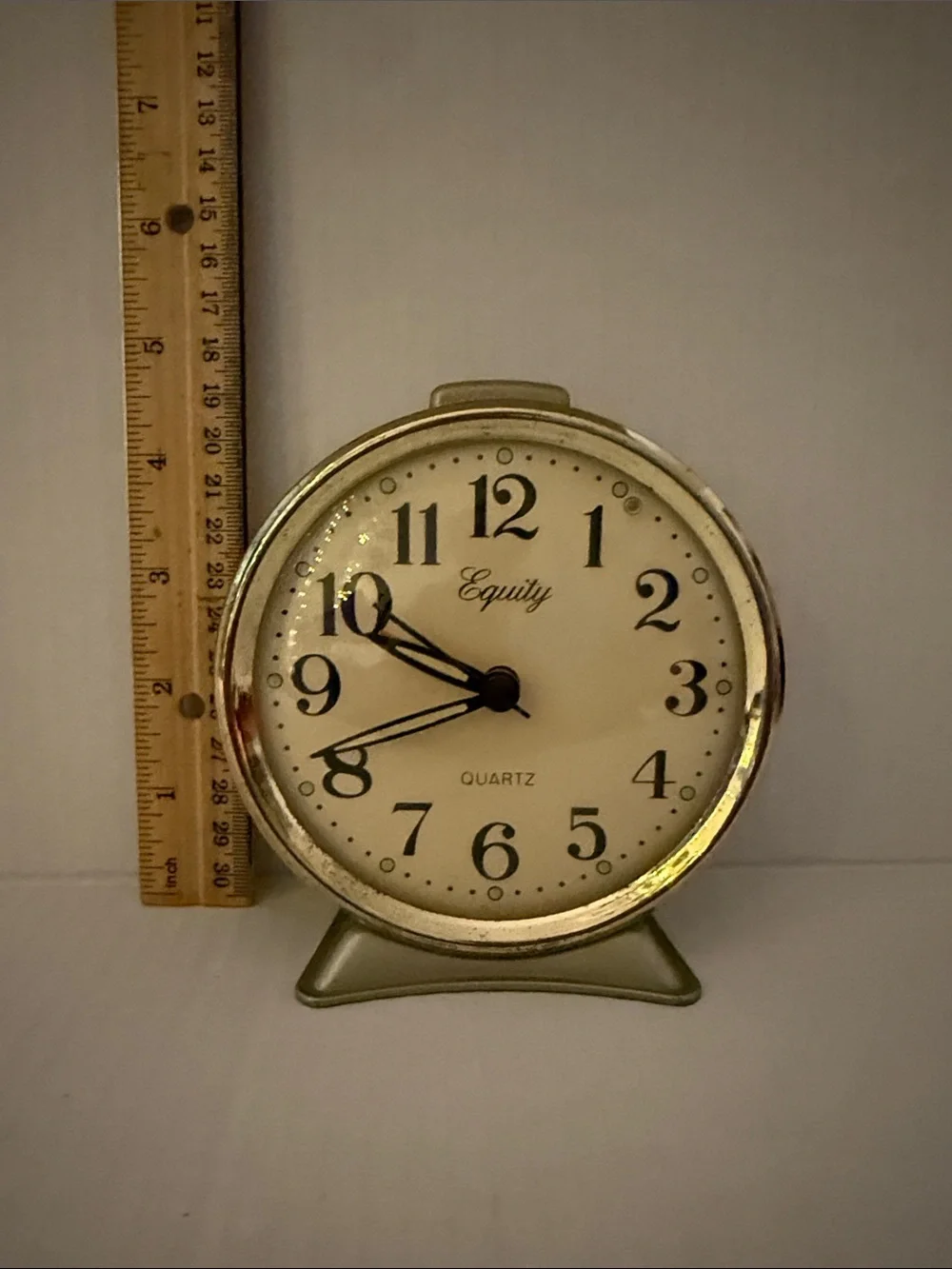 Vintage-Style Round Wall Clock in Cream and Gold